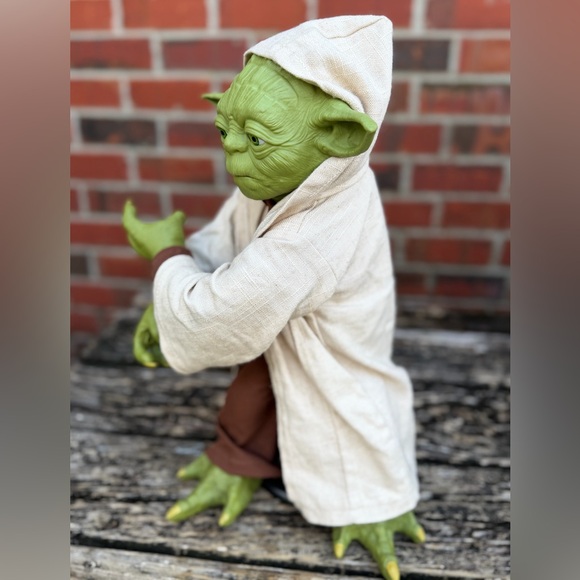 Star Wars Legendary Interactive Jedi Master 16” YODA  115 Phrases 360 Movement - Picture 3 of 11